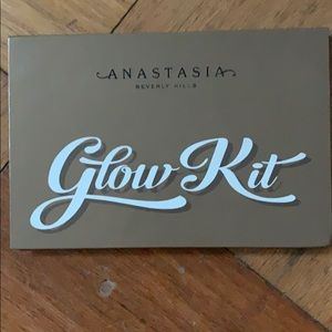 makeup, eyeshadow, highlighter, bronzer, primer